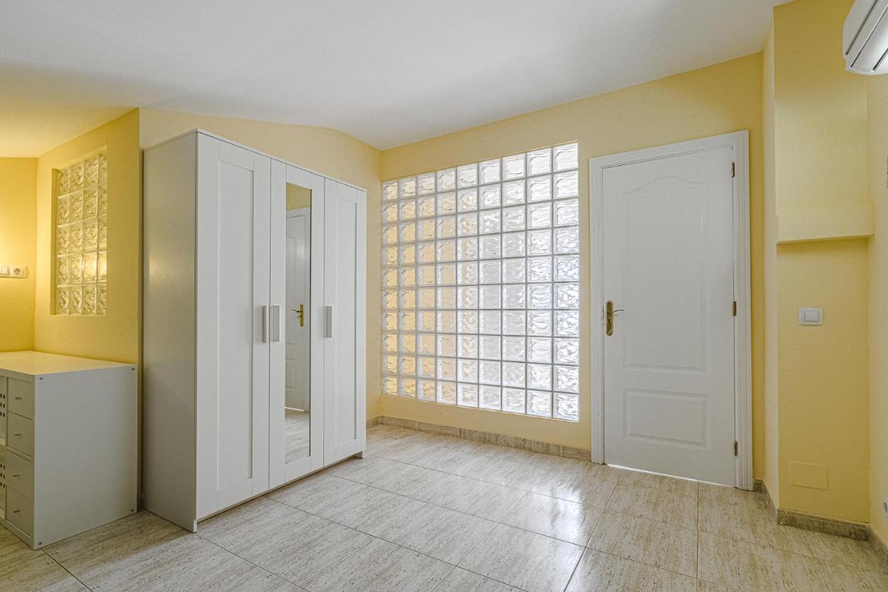Red Large Family Apartment, Three Floors, 10 Guests Costa Adeje  Exterior photo