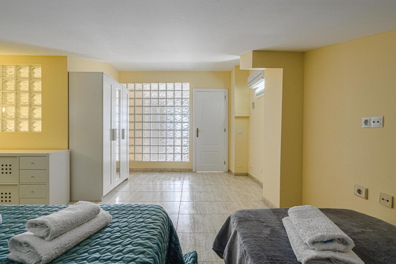 Red Large Family Apartment, Three Floors, 10 Guests Costa Adeje  Exterior photo