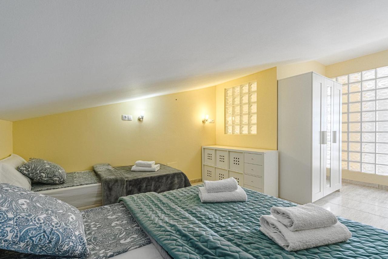 Red Large Family Apartment, Three Floors, 10 Guests Costa Adeje  Exterior photo