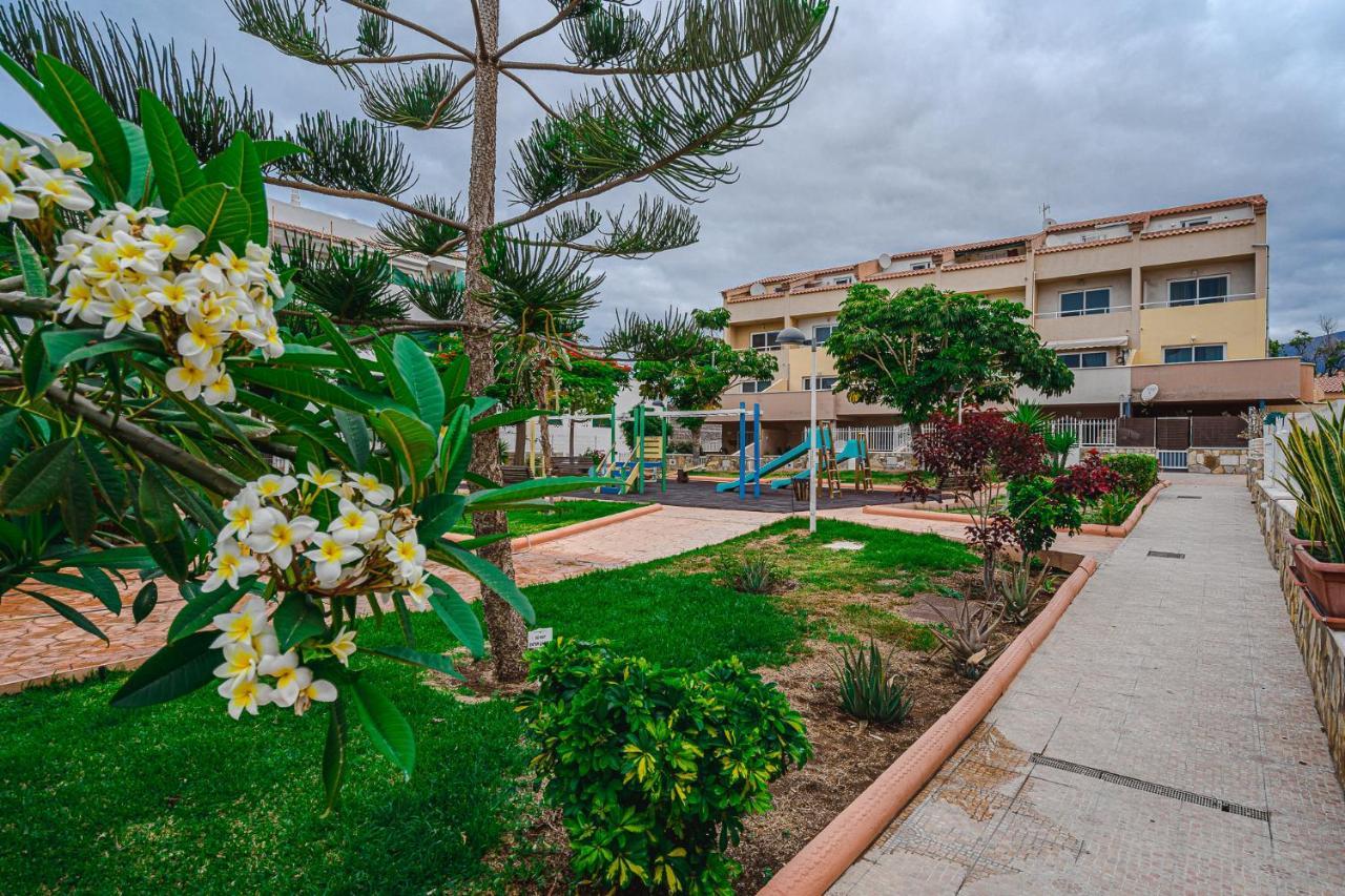 Red Large Family Apartment, Three Floors, 10 Guests Costa Adeje  Exterior photo