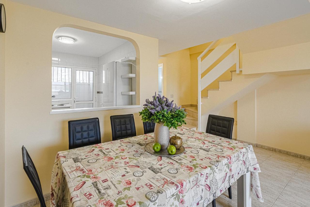 Red Large Family Apartment, Three Floors, 10 Guests Costa Adeje  Exterior photo